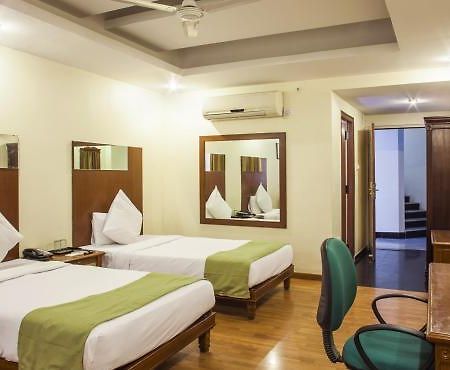 Sandhya Hotel Хайдарабад Экстерьер фото